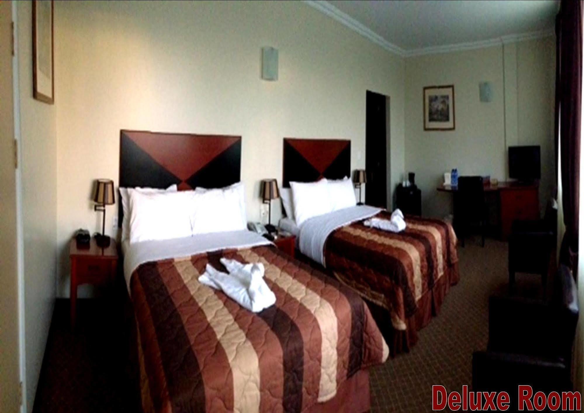 פרמריבו Hotel Elegance Nv מראה חיצוני תמונה