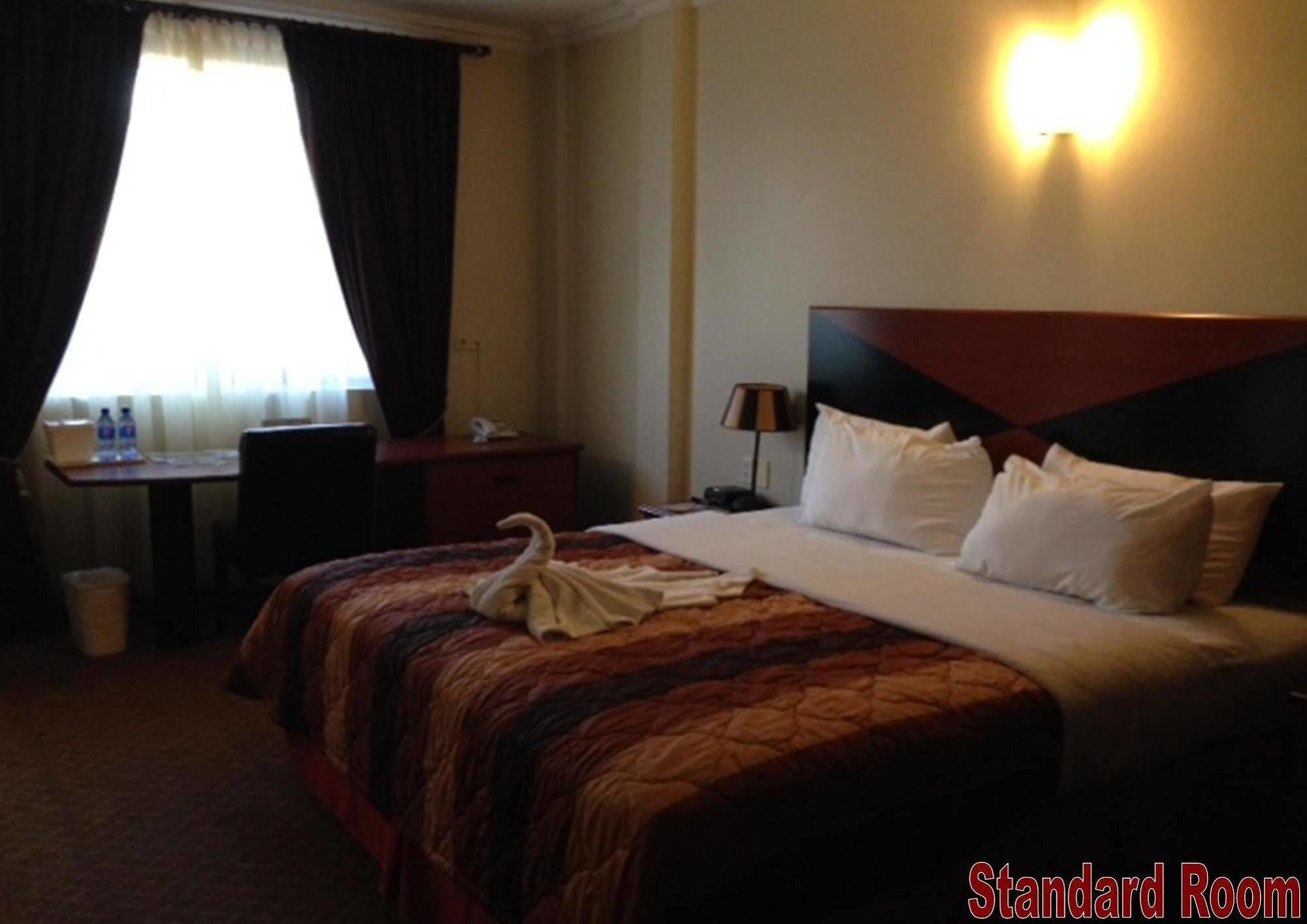 פרמריבו Hotel Elegance Nv מראה חיצוני תמונה