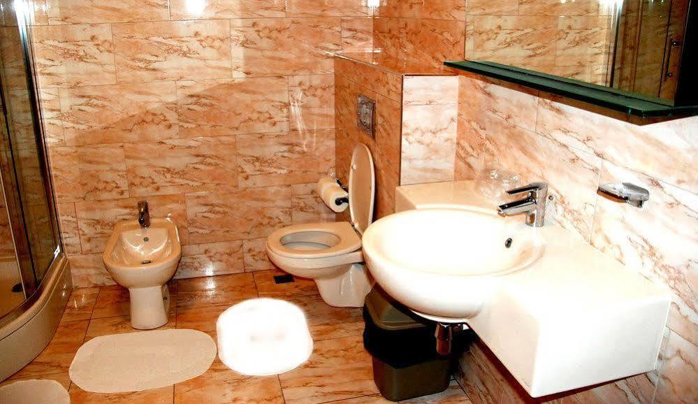 פרמריבו Hotel Elegance Nv מראה חיצוני תמונה
