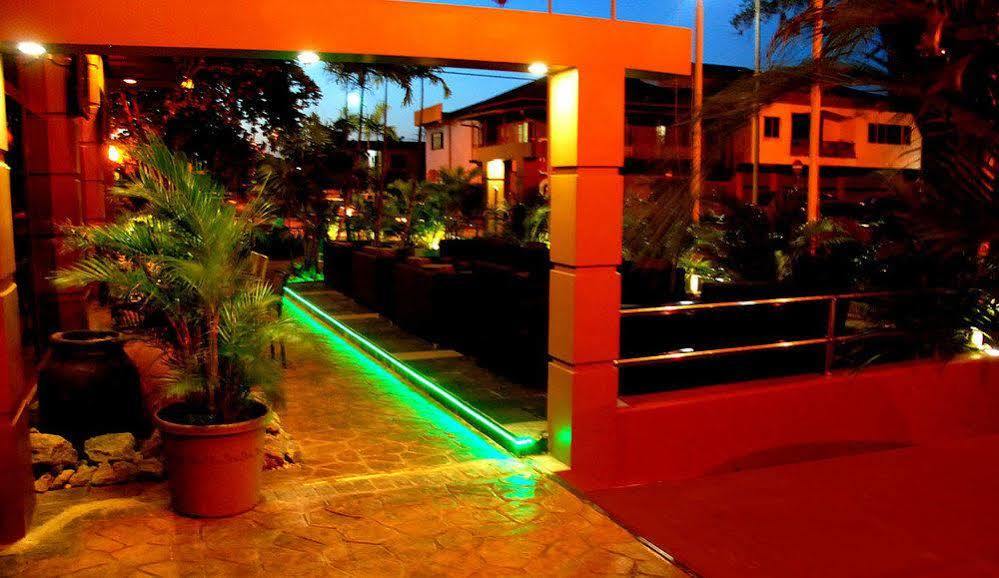 פרמריבו Hotel Elegance Nv מראה חיצוני תמונה